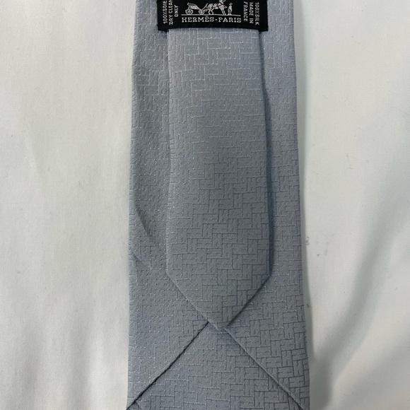 Hermes 100% Silk Men's Tie Gray Faconnee “H” Pattern - Picture 4 of 4